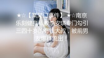 刚买来两件情趣内衣让漂亮媳妇穿上 草逼特淫骚