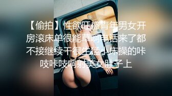 商场女厕隔着挡板欣赏两个营业员,一个唇缝紧闭另一个外翻成0型