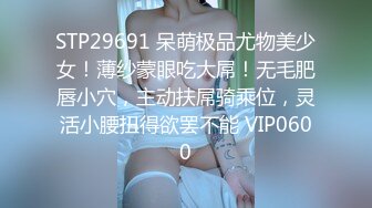 气质高颜值迷人可爱小碎花美女含情脉脉接吻爱抚乳房湿润的阴户添出爱液肉棒插入干的呻吟