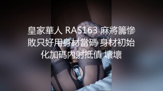 福州大学大三学妹__王梓茜__被金主调教成母狗，扎双马尾跪在地上着舔脚，人美逼也美！