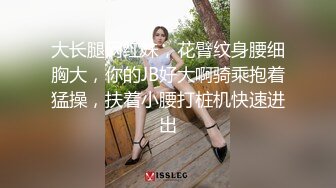 “淫荡对话超级搞笑”十个眼镜九个骚❤️白皙露脸骚女勇挑4位大汉4P淫乱现场，有肏的有撸的全部动起来