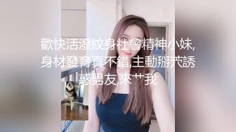 无毛逼极品嫩妹露脸直播大秀诱惑狼友，听指挥玩虐骚穴，自己吸着手指抽插骚穴呻吟，表情好骚啊淫声荡语不断