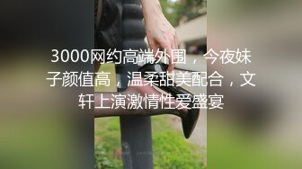 商城跟随偷窥漂亮小少妇 蓝色小内内紧紧卡着屁沟 看着好骚气