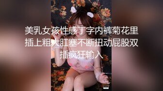 芳儿在人间高颜值嫩妹子道具玩弄啪啪，退下牛仔短裤自摸粉穴口交后入猛操