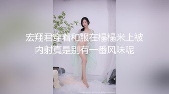 说话温柔酒窝眼镜新人美女，舔弄深喉假屌，M腿跳蛋震动肥穴，掰穴摩擦阴蒂，想要了假屌抽插上下骑坐