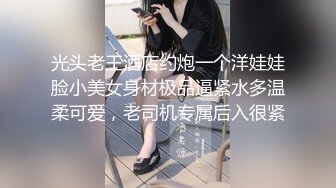 抄底漂亮美女 两个大肥臀穿着卡在屁沟的骚内丁 超性感