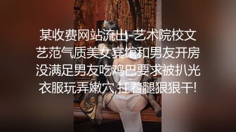 两男两女在酒店激情做爱，舔吸鸡巴趴上去吸吮套弄，丰满肉体抽操撞击往深处猛顶