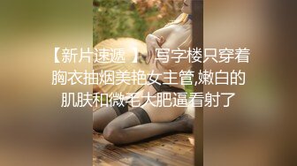 巨乳木瓜奶哺乳期少妇，这奶量每天都涨得难受，为了舒服买了一个AV小玩具，挤奶时拿来一起玩！