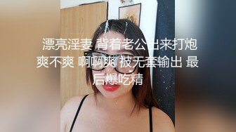 乖宝宝早上一脸睡意，吃棒棒糖，伺候小胡子男友，口活细致