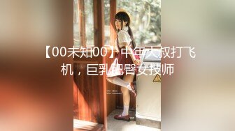 皮城守卫美女扛着枪保卫家园还不忘给同伴擦枪