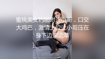   年轻小夫妻男的把美女扑倒要肏逼 被客厅摄像头偷拍外泄