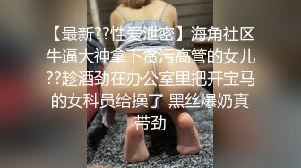 从后面拍老婆茂密的穴，想插吗