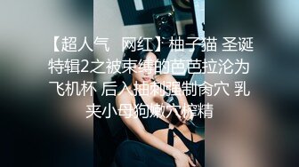  俊男靓女激情3P玩弄风骚小母狗，渣男接了杯尿给骚逼喝真淫荡，一起鸳鸯浴