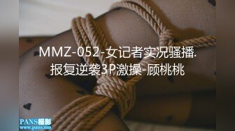 【新片速遞】 豪华包房中玩弄一个齐肩发御姐范妹子被纹身大哥疯狂吮吸舔穴，白虎干净水嫩多汁