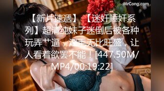 最骚佛山单亲妈妈勾引19岁高中儿子在儿子身边自慰呻吟真的是牛逼的不要不要的