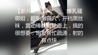  肤白貌美极品小妞露脸浴室洗白白诱惑狼友，到床上揉奶玩逼给狼友看特写