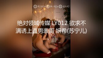 样貌精致漂亮的气质美女打工妹下班被中年男领导带到出租屋啪啪,男的身体强壮各种姿势用力狂干,欲死欲仙!