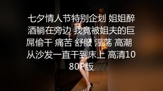 操极骚眼镜熟女  舔蛋深喉蹲着按头口交  抱着猛操舌吻调情  正入激情抽插猛操