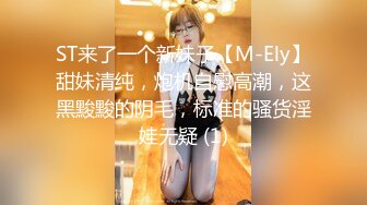 精致美女与摄影师先拍摄，把持不住开操