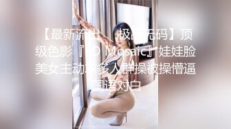 越南姐妹双女战嫩妹子戴上假屌抽插，站立后人上位骑坐后入猛操