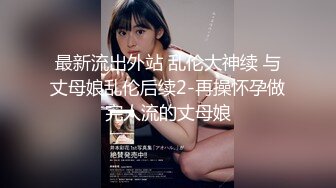 大学女友在家。