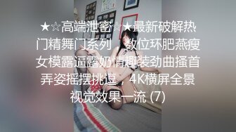 漂亮小姐姐 说自己很少做爱，，舔吸把玩鸡巴很娴熟，插进逼逼好紧 这才相信