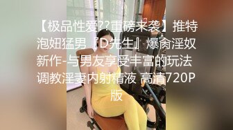 五月最新流出高清厕拍系列商场烤肉店女厕全景后拍两个做兼职的学生服务员撅屁股尿尿