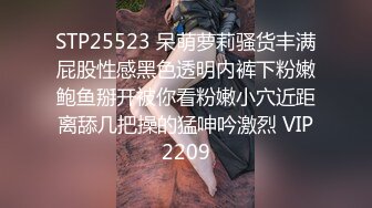 双腿肩上扛后入抱起来操，震动棒玩弄快速旋转的!