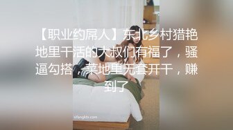 气质花臂纹身模特女友和帅气男友对男友的鸡巴是爱不释手卖力口硬，上来舔逼呻吟不止花式操穴