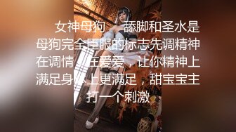 粉嫩诱人极品萝莉大秀直播陪狼友嗨，淫声荡语互动撩骚听指挥，性感的骚奶子无毛馒头逼，道具抽插淫水多多