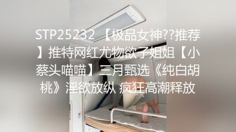 骚逼老婆被操出白沫