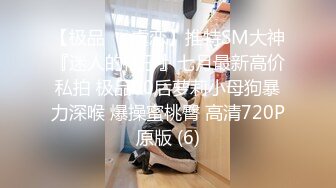   一脸呆萌18嫩妹双马尾带着项圈，翘起美腿玻璃棒插菊花，手指扣穴水声哗哗