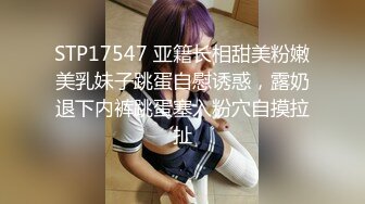   高颜值援交女，床上的榨汁机激情3P伺候两个大哥啪啪，一起交两个大鸡巴