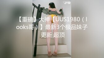 很有感觉的小少妇露脸让小哥揉着骚奶子跟狼友撩骚，掰开逼逼看特写深喉大鸡巴，多体位无套蹂躏抽插口爆吞精