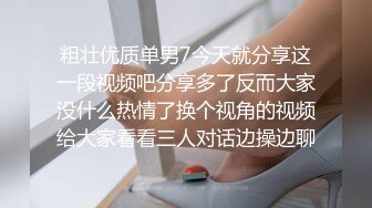 清纯学生妹下海！一脸呆萌，年龄不大挺会玩，假屌抽插粉嫩小穴，翘起屁股后入