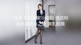  白皙美乳马尾辫少妇居家夫妻直播啪啪，跪在床上深喉交，骑乘上下套弄晃动大奶子