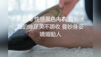 纹身小哥哥遇到欧美妖艳御姐给大屌男友打飞机，销魂姿势口交无套后入