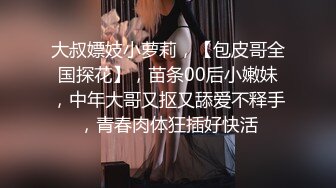 樣子斯文的眼鏡哥花了不少錢買來不少情趣用品和美女玩SM把手銬在床頭玩