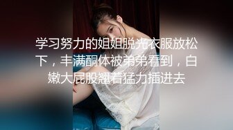 22岁小豪年纪轻轻就尝试了双飞要让两个女生都爽真的会累死