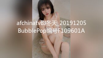 后入小女友的翘臀