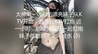 哇哇妈妈你好会玩，妈妈我来帮你  儿子你轻一点啊，逼逼喝啤酒，乱伦得刺激！