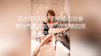 风骚熟女户外公园勾搭闷骚大哥激情啪啪，全程露脸让大哥吃奶子，深喉大鸡巴开档黑丝直接后入爆草抽插好多水