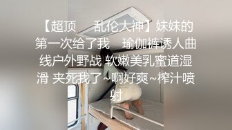 气质小阿姨露脸深夜陪狼友发骚，在狼友的调教下慢慢脱光衣服揉奶玩逼，淫声荡语逼里塞个跳蛋把自己爽的不行