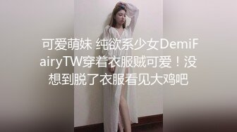  熟女的3P全程露脸情趣诱惑伺候两个年轻小哥，两个鸡巴一起舔，配合小哥多体位爆草抽插好骚[