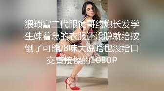 清纯带点性感肉感美女夫妻居家啪啪，揉捏大白奶子，上位骑乘扭动屁股，扶着大屁股后入，撞击奶子一直晃动-