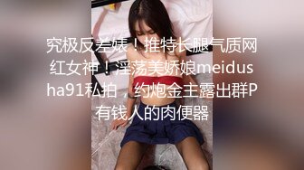 超棒美女3P淫乱盛宴 享受后入的同时当然嘴里也不能闲着啦，说这个姿势是涨的我满满的，身上麻