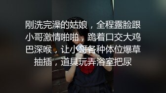  FAUK小骚逼下单外卖湿巾避孕套，强奸外卖骑手小哥哥来骑我吧“不是