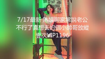 《魔手外购极品CP》地铁女厕偸拍络绎不绝的年轻小姐姐方便 美女多亮点多，妹子换奶罩一对大奶又圆又挺手感绝对一流 (1)