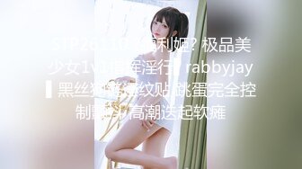 《风骚气质御姐㊙️极品骚婊》丝袜高跟包臀裙跪舔完以后带到椅子上 ，说能不能操的狠一点，喜欢被狠狠的干 (2)