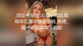 厌倦了照顾吉博的已婚妇女像画一样走着堕落的生活